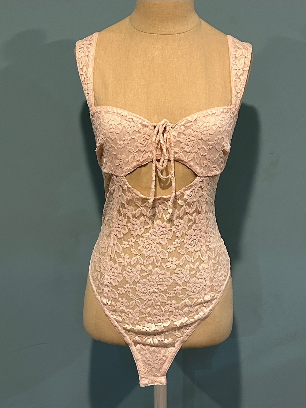 Free People Intimately Strike A Pose Lace Bodysuit size Small Peach Dust
